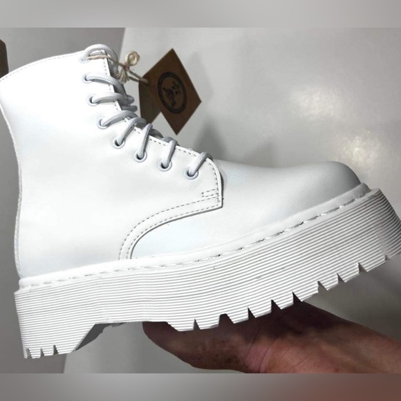 Dr. Martens Unisex Women’s SZ.9/Men’s 8 Vegan Jadon II Platform White Boots New - Picture 9 of 13
